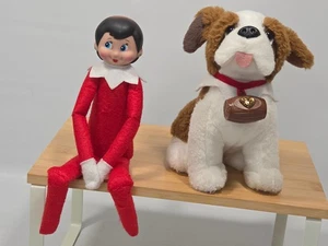 2 figuras de peluche de peluche Tradition Elf On The Shelf Girl Elf & St Bernard Dog - Imagen 1 de 7