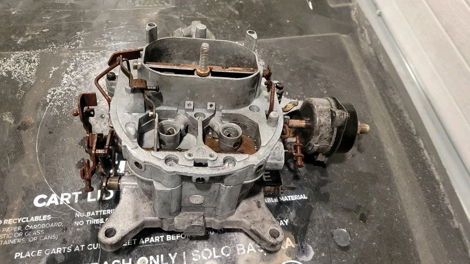 Lincoln/FORD 460 V8 4 BARREL CARBURETOR - Image 1 of 4