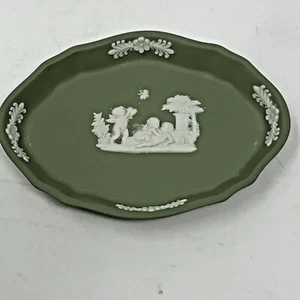 Vintage Wedgewood Green Jasperware Small Trinket Pin Dish Cherubs Dragonfly - Picture 1 of 6