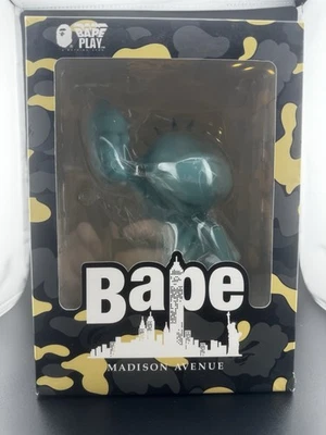 Estatua grande BAPE Madison Avenue Baby Milo Foto 1 de 4