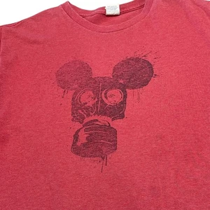 Camiseta Parodia Máscara Gas Deadmau5 Roja De Colección Delta 50/50 EE. UU. Talla XL Envejecida - Imagen 1 de 7