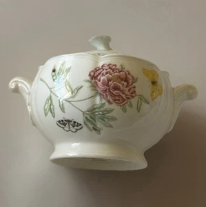 LENOX BUTTERFLY MEADOW Louise le Luyer ROUND COVERED CASSEROLE - Picture 1 of 14