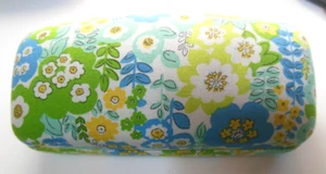 Vera Bradley großes Muschelschalen-Sonnenbrillenetui im Ruhestand "English Meadow Pattern" - Bild 1 von 3