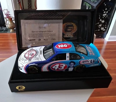 RARO 2003 Acción Richard Petty #43 Yankees 100º - Edición Autógrafo - Nuevo en Caja Foto 1 de 4