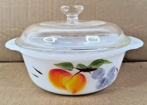 Fire King, 1 Pint Gay Fad 19-445 Ofengeschirr weiß Glas Obstmuster Schale & Deckel - Bild 1 von 5