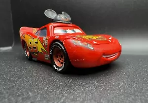 Disney Pixar Cars Lightning McQueen con Mickey Ears Sombrero Diecast Raro Exclusivo - Imagen 1 de 24