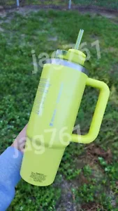 stanley x starbucks Mexico 2024 Exclusive Limegreen 30 oz matte (non shimmery) - Picture 1 of 6