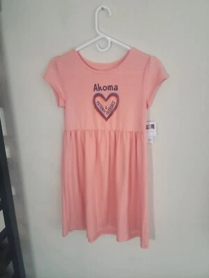 Vestido gráfico TARGET negro mes de la historia niñas talla grande 10/12.          Bin 32 Foto 1 de 4