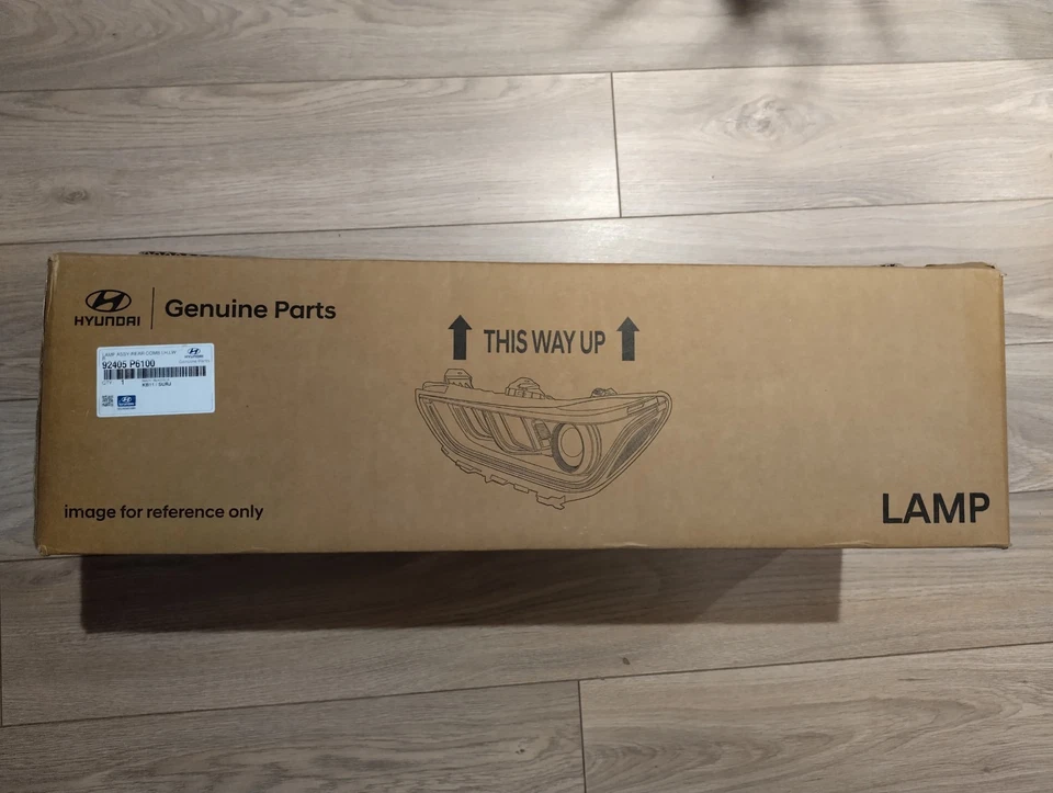 Genuine Hyundai Santa Fe MX5 2024 2025 N/S rear bumper LED light. - Image 1 of 4