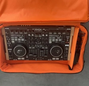 Denon DJ DN-MC6000 DJ Controller Mixer Black Accessories included - Picture 1 of 2