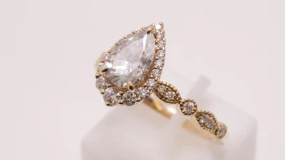 Pre-Loved 9carat 9k Yellow Gold Lab Grown Diamond Cluster Ring UK-P US-7 1/2 - Image 1 of 4