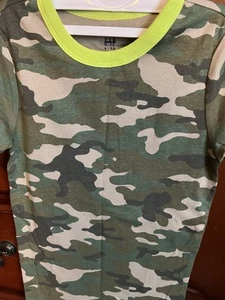 Boys GapKids Lovely Green Army Camouflage T-Shirt Sleep Size 6/8/10 $10 Each - Picture 1 of 4
