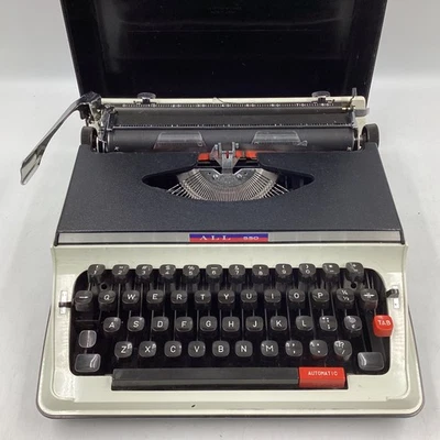 Vintage Nakajima 550 Portable Typewriter in Case (Z1) NS#8637 - Image 1 of 4