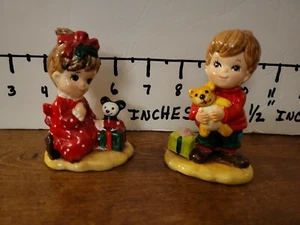 Vintage Lefton Boy & Girl Christmas Figurines Holding Presents 3" Tall 02802 - Picture 1 of 12