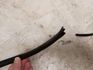Porsche 944 85.5-91 (late) windshield seal garnish - Picture 1 of 2