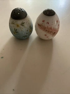 TWO VINTAGE MT.WASHINGTON SALT SHAKERS HANDPAINTED - Picture 1 of 8