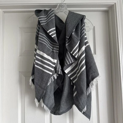 ¡NUEVO CON ETIQUETAS! J.CREW Rayas Grises Ligero Mantón Envoltura con Sisas Talla Única Foto 1 de 4