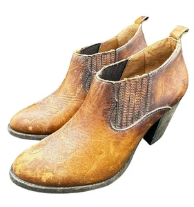 FRYE Bootie llana Shoe Cognac Brown 9 Heeled Boot Leather New Cowgirl Western NW - Picture 1 of 13