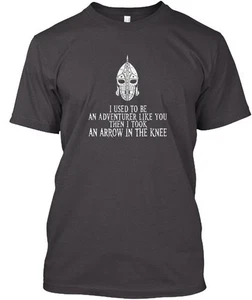 T-shirt Skyrim freccia nel ginocchio made in USA taglia dalla S alla 5XL - Foto 1 di 1