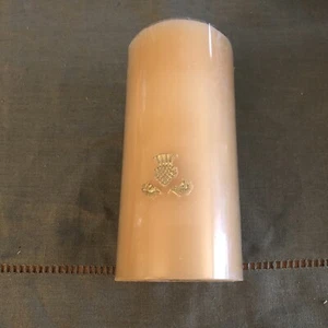 6" MacKenzie-Childs Signature Bienenwachs handgerollte Stumpenkerze Neu im Karton Deep Cream - Bild 1 von 5