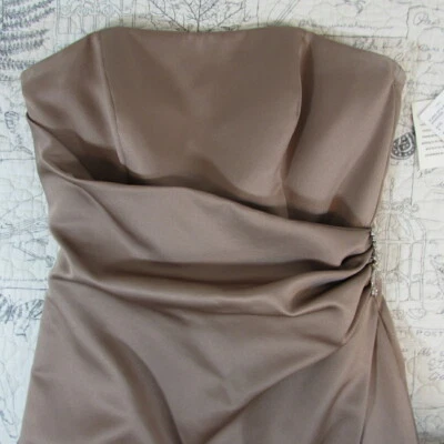 NUEVO $150 David's Novia Sin Tirantes Vestido Cortina Broche 8567 Mothee Novia Taupe 4 Foto 1 de 4