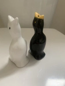 Pair Of Blackbird Pie Vents ~Black and White Pie Bird Vents📘 - Picture 1 of 3