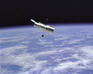 Nueva foto 8x10 de la NASA: Telescopio Espacial Hubble y extremidad terrestre - Imagen 1 de 1