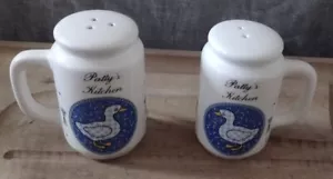 Salz & Pfefferstreuer Land Enten personalisiert "Patty's Kitchen" von Mug Shanty - Bild 1 von 5