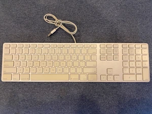 Genuine Apple Extended Keyboard w/ Numeric Keypad & USB Inputs - Picture 1 of 2