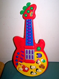 VINTAGE  2003 THE WIGGLES RED GUITAR MUSICAL SONGS & SOUNDS SING & DANCE TOY - Picture 1 of 3