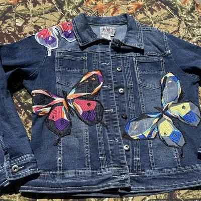 A.M.I. Chaqueta vaquera para mujer apliques mariposa talla grande Foto 1 de 4