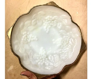 VTG ANCHOR HOCKING Fire King Milk Glass Fancy Grapes Motif Pedestal Dish Bowl - Picture 1 of 9