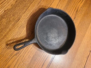 Antiker Griswold Nr. 9 kleine Block Logo "A" Gusseisen Pfanne. Kein Wackeln. LESEN - Bild 1 von 9