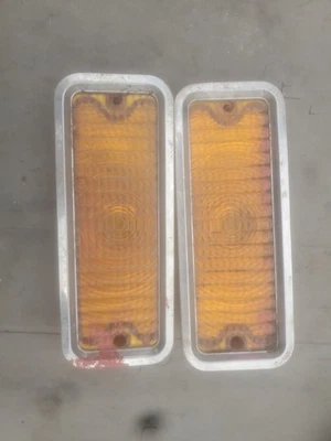 Luces giratorias delanteras de estacionamiento para camioneta Chevy 1973-80 lente diestro guía IT SAE IP 73 OEM Foto 1 de 2