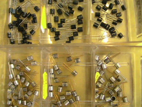 50x TRANSISTOR SORTIMENT BC212 bis BCY79  bunter Mix mit vielen Typen   10361 - Bild 1 von 1