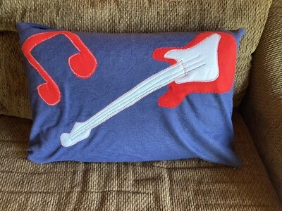 Funda de almohada estándar de lana hecha a mano para niños azul oscuro guitarra notas musicales ukelele Foto 1 de 4