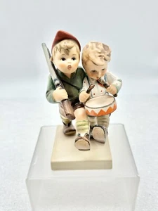 GOEBEL HUMMEL 50 2/0 “VOLUNTEERS”BOYS MARCHING RIFLE DRUM 5" FIGURINE - Picture 1 of 8