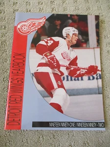 1991-92 Detroit Red Wings Anuario Autografiado (14) Yzerman Probert Fedorov ++ - Imagen 1 de 15