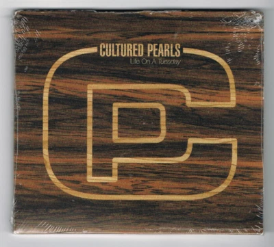 CULTERED PEARLS - Life on a Tuesday / Schöne, versiegelte 202er Souljazz CD ! ! - Bild 1 von 2