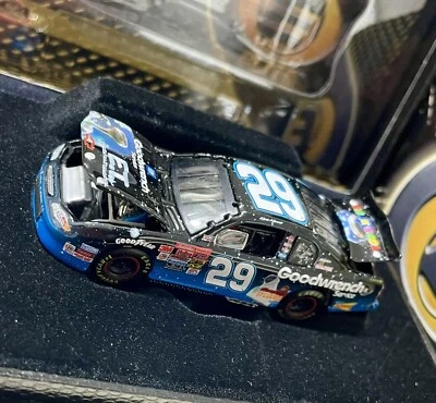 Kevin Harvick 2002 #29 GM Goodwrench Service/E.T. Chevy Monte Carlo 1/64 Elite - Image 1 of 4