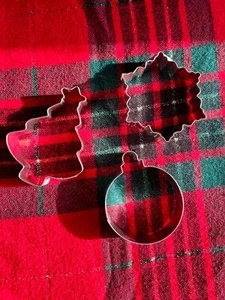 NUEVO-Celebra la marca Árbol de Navidad, Adorno, Copo de Nieve Juego de Cortador de Galletas-3 - Imagen 1 de 1
