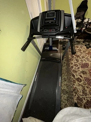 Cinta de Correr NordicTrack T 6.5 S Inclinada Correr Caminar Manijas de Fitness Plegables Foto 1 de 2