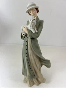 Home Interior "Melanie & Shea" Figur elegante Dame mit langem Mantel, Hut & Hund 2004 - Bild 1 von 16