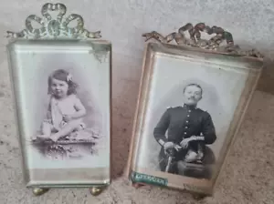 Lot de 2 Anciens cadres photo de style Louis XVI en laiton - Foto 1 di 4