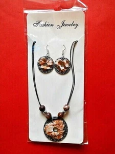 Schmuck Modeschmuck Halskette Kautschuk Band runder Strass Anhänger + Ohrringe - Bild 1 von 2