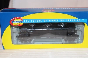 HO Scale Athearn, Triple Dome Tank Car, Union Tank Line Black #4263 - 73689 - Picture 1 of 3