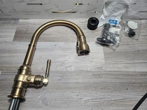 Delta Broderick 9190-CZ-DST Single Pull-Down Kitchen Faucet Champagne Bronze - Picture 1 of 3