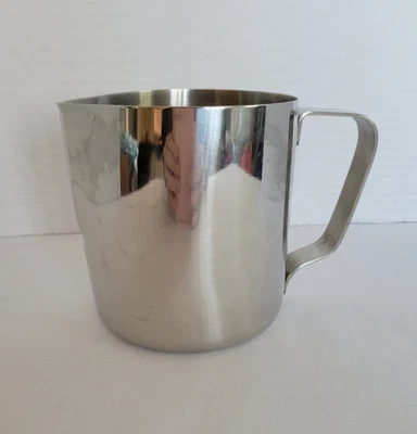 Jarra de espuma de acero inoxidable crema con leche 18 oz taza vertidor de cocina Foto 1 de 4