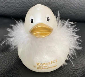 ### LUFTHANSA FIRST CLASS - ENTE - GUMMIENTE - BADEENTE - HON - RARITÄT !!! ### - Bild 1 von 2