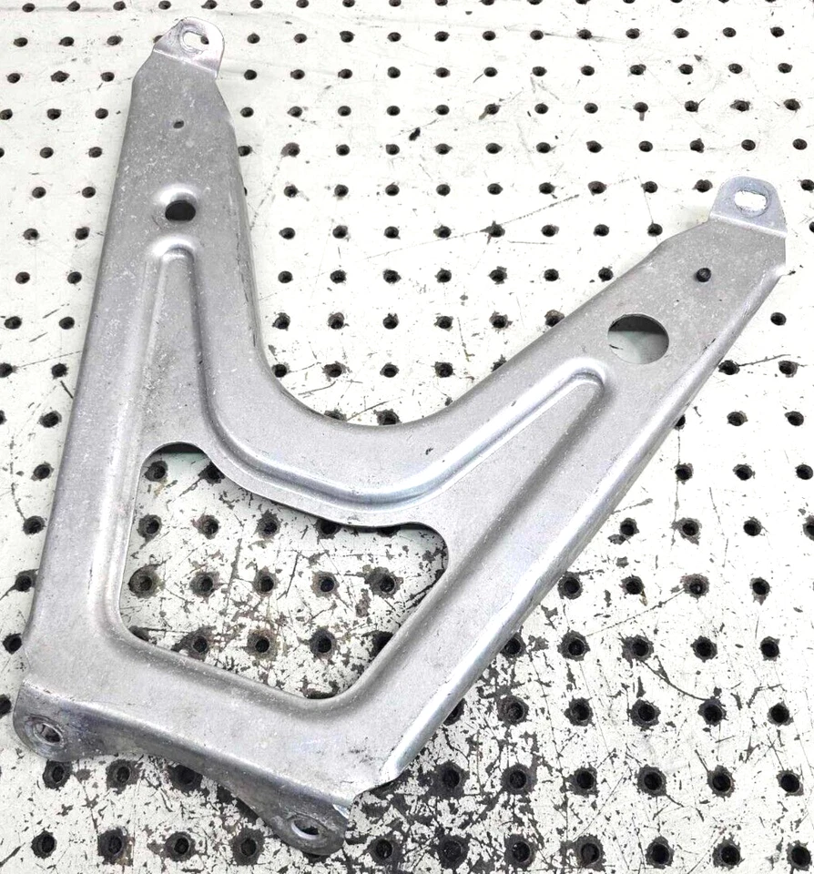 Soporte de bandeja inferior Ski-Doo 502006772 2005-2009 Summit 550F 600 HO Foto 1 de 4